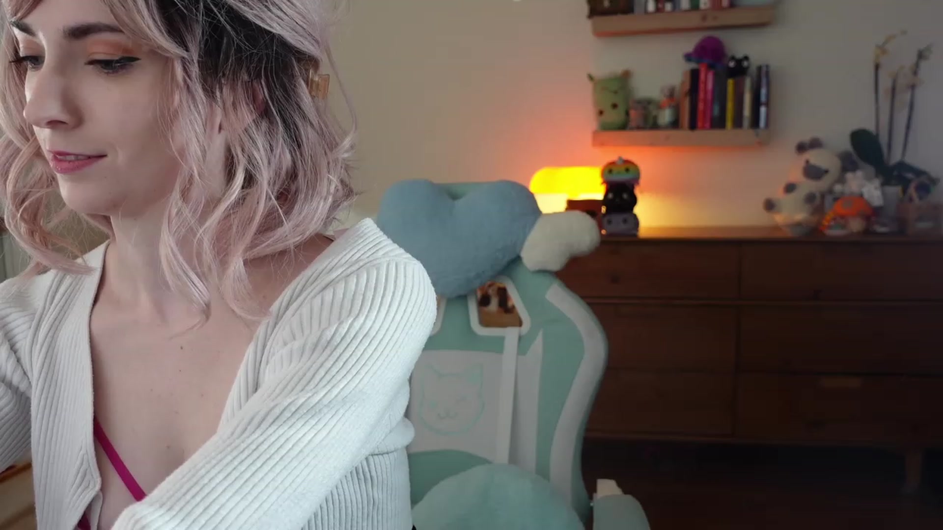 Gallery image thumbnail from Lil_blueberry's myfreecams stream on, 11/03/2023, 03:22 image 19 of 20