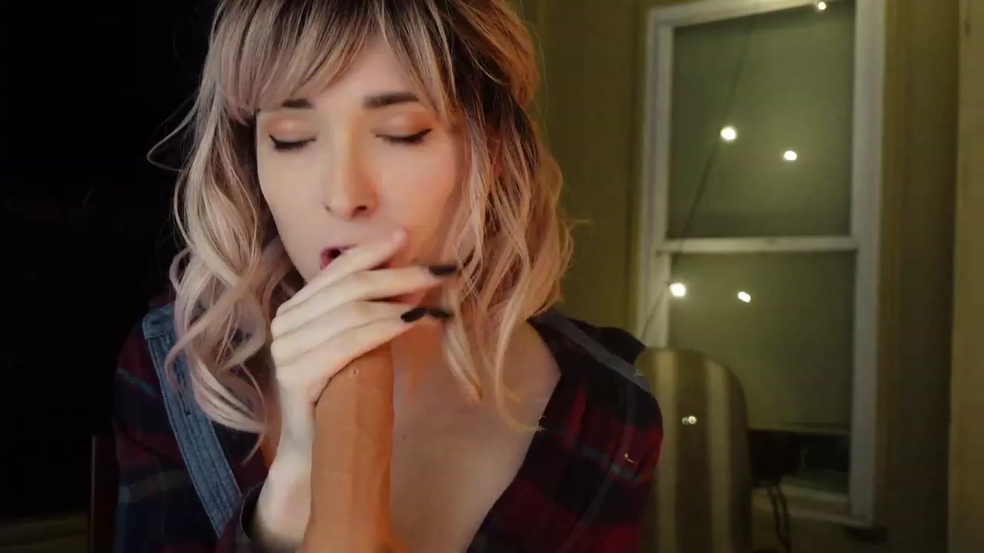 Gallery image thumbnail from Lil_blueberry's myfreecams stream on, 11/05/2023, 03:33 image 4 of 20
