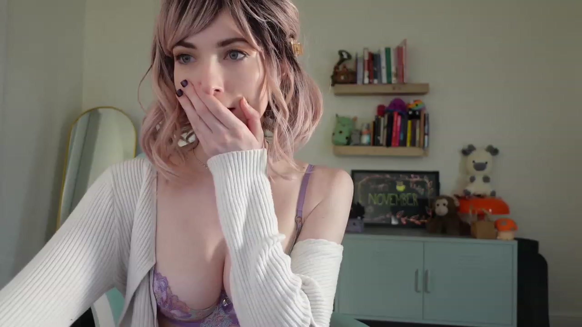 Gallery image thumbnail from Lil_blueberry's myfreecams stream on, 11/06/2023, 21:32 image 10 of 20