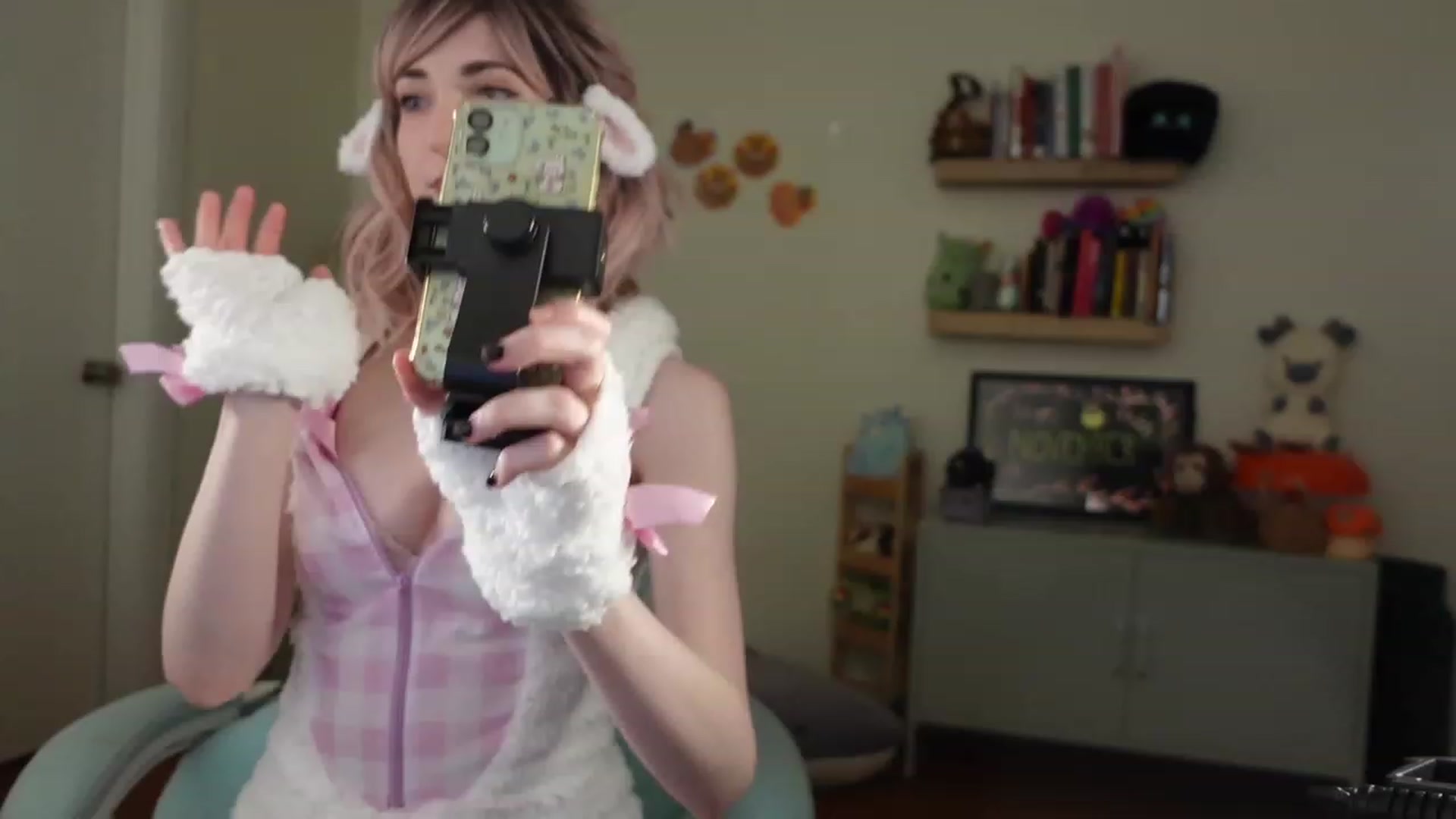 Gallery image thumbnail from Lil_blueberry's myfreecams stream on, 11/08/2023, 03:30 image 1 of 20