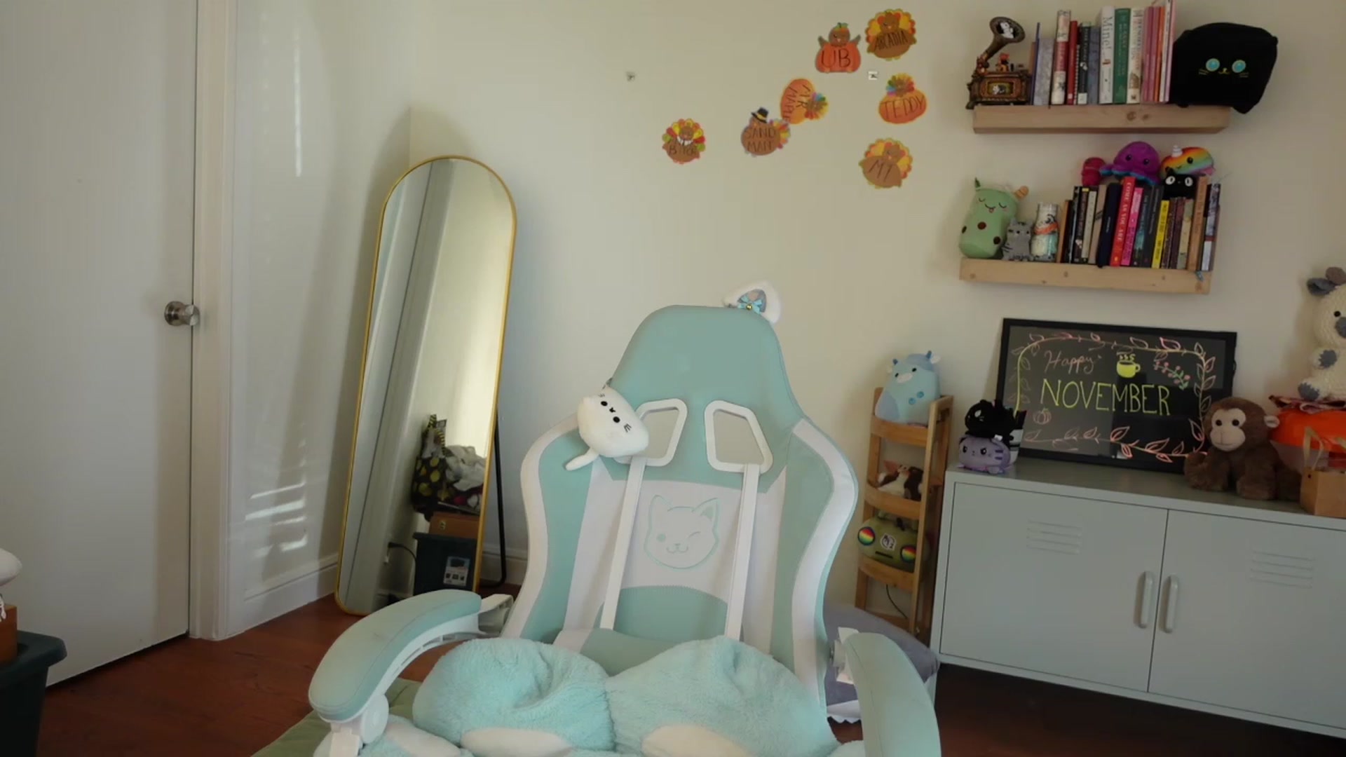 Gallery image thumbnail from Lil_blueberry's myfreecams stream on, 11/08/2023, 21:10 image 16 of 20