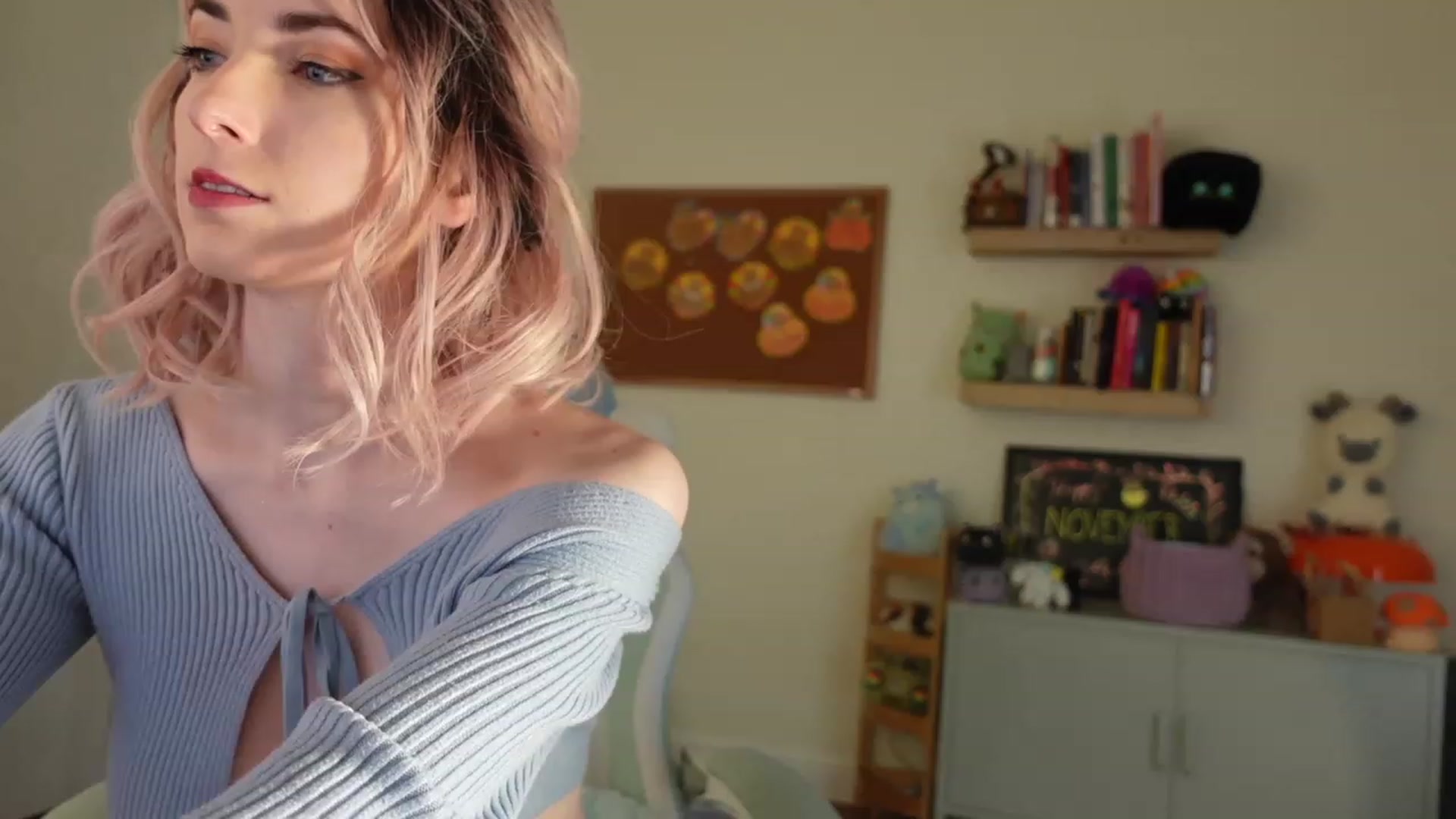 Gallery image thumbnail from Lil_blueberry's myfreecams stream on, 11/13/2023, 20:03 image 6 of 20