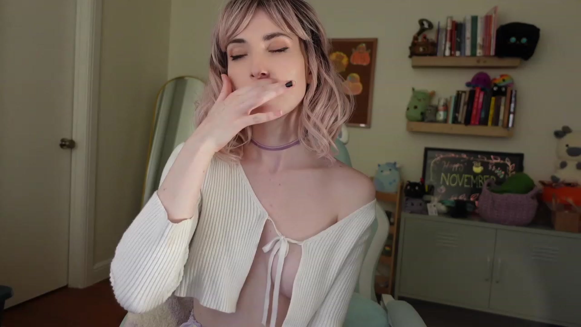 Gallery image thumbnail from Lil_blueberry's myfreecams stream on, 11/16/2023, 04:13 image 10 of 20