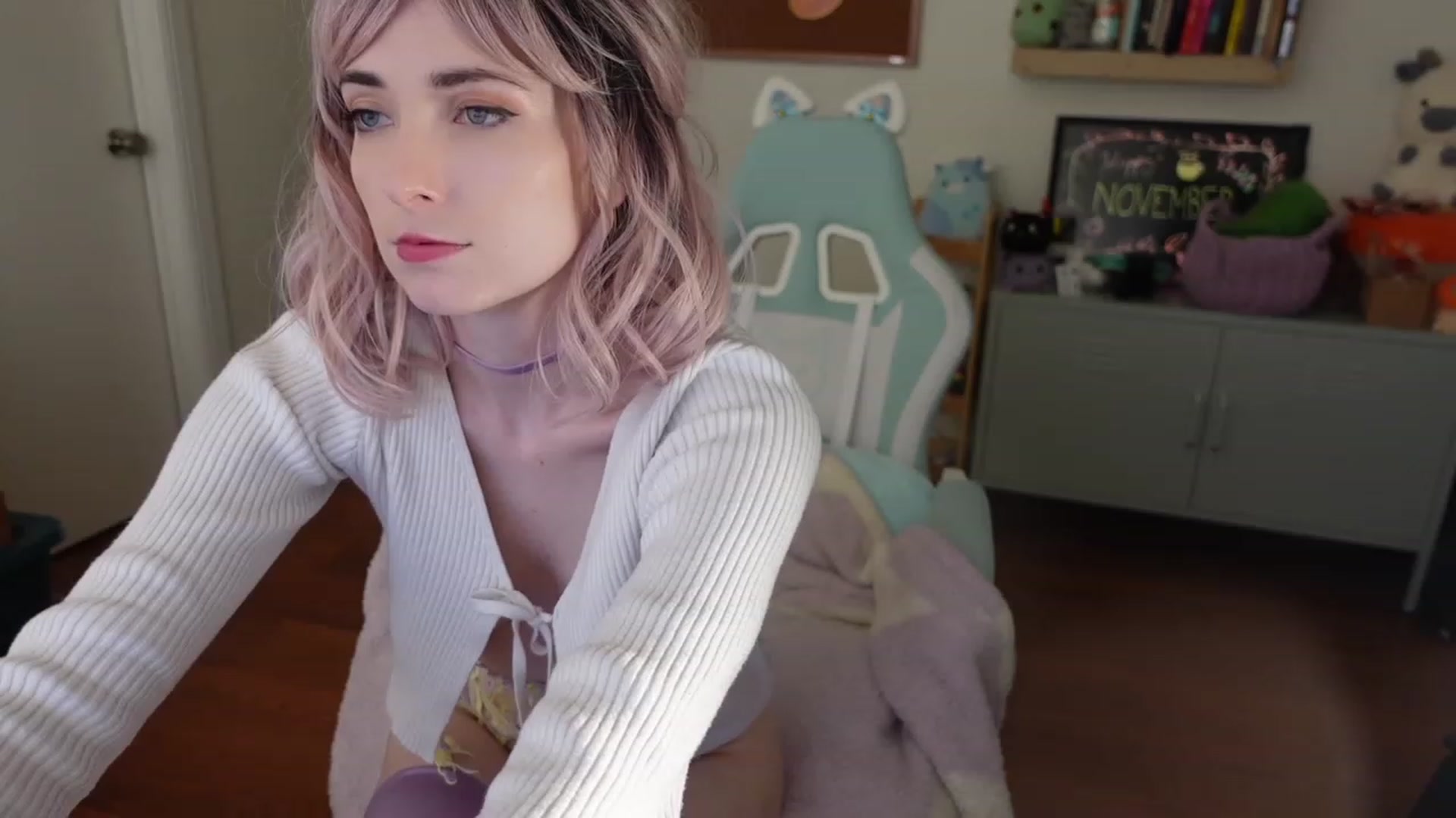 Gallery image thumbnail from Lil_blueberry's myfreecams stream on, 11/16/2023, 04:13 image 6 of 20