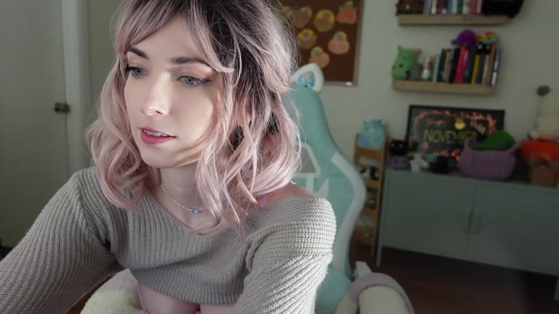 Gallery image thumbnail from Lil_blueberry's myfreecams stream on, 11/17/2023, 04:17 image 10 of 20