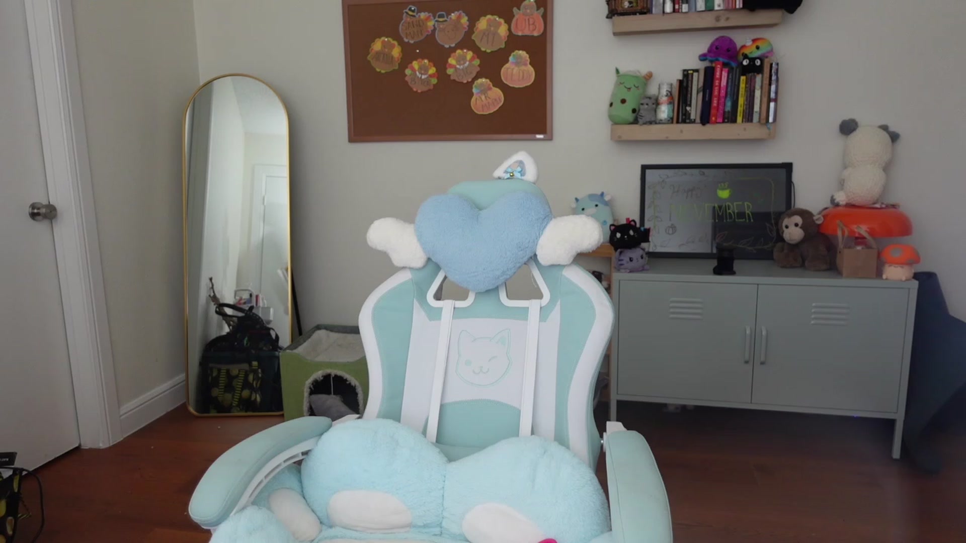 Gallery image thumbnail from Lil_blueberry's myfreecams stream on, 11/22/2023, 04:14 image 8 of 20