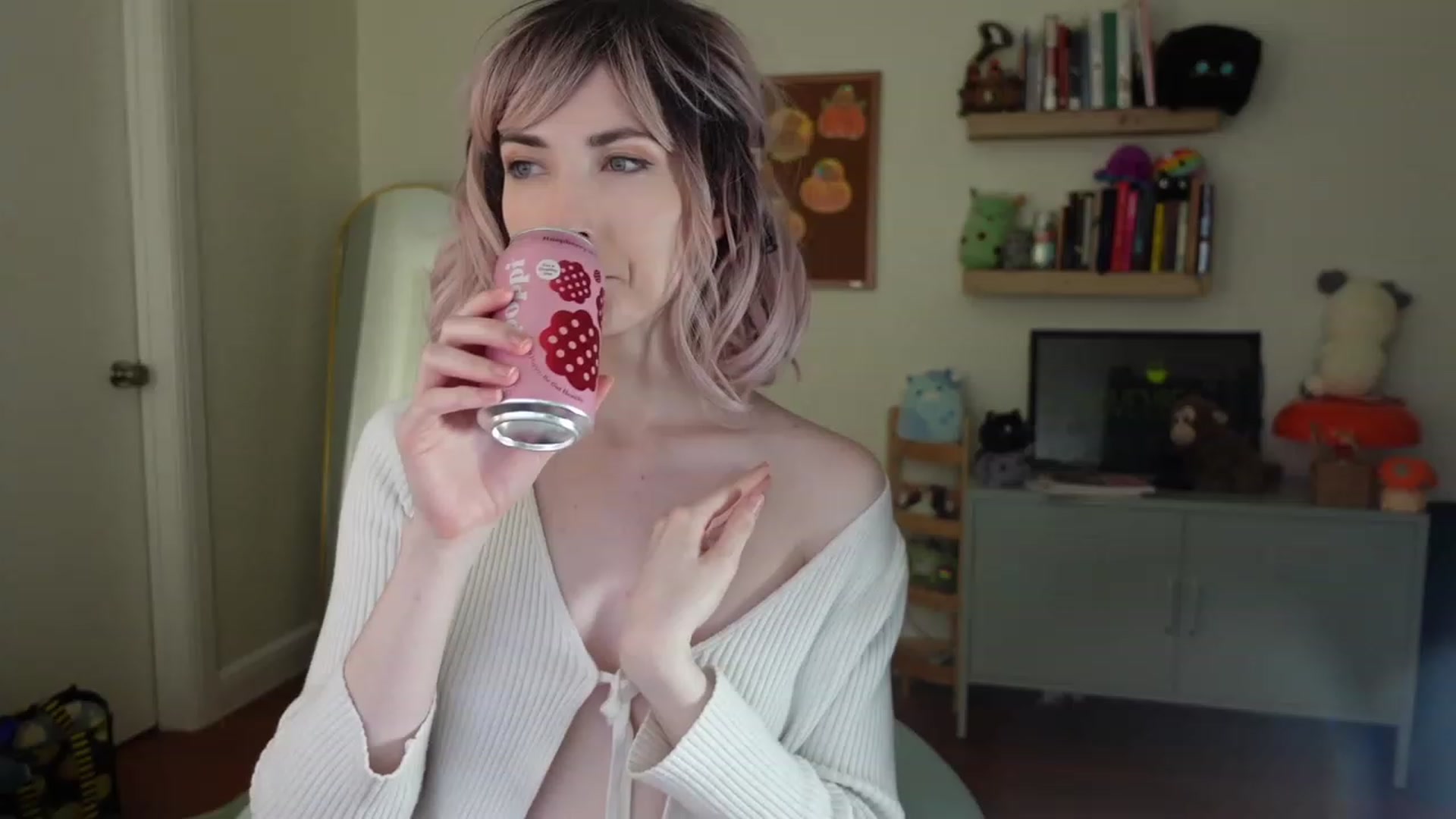Gallery image thumbnail from Lil_blueberry's myfreecams stream on, 11/28/2023, 04:18 image 9 of 20
