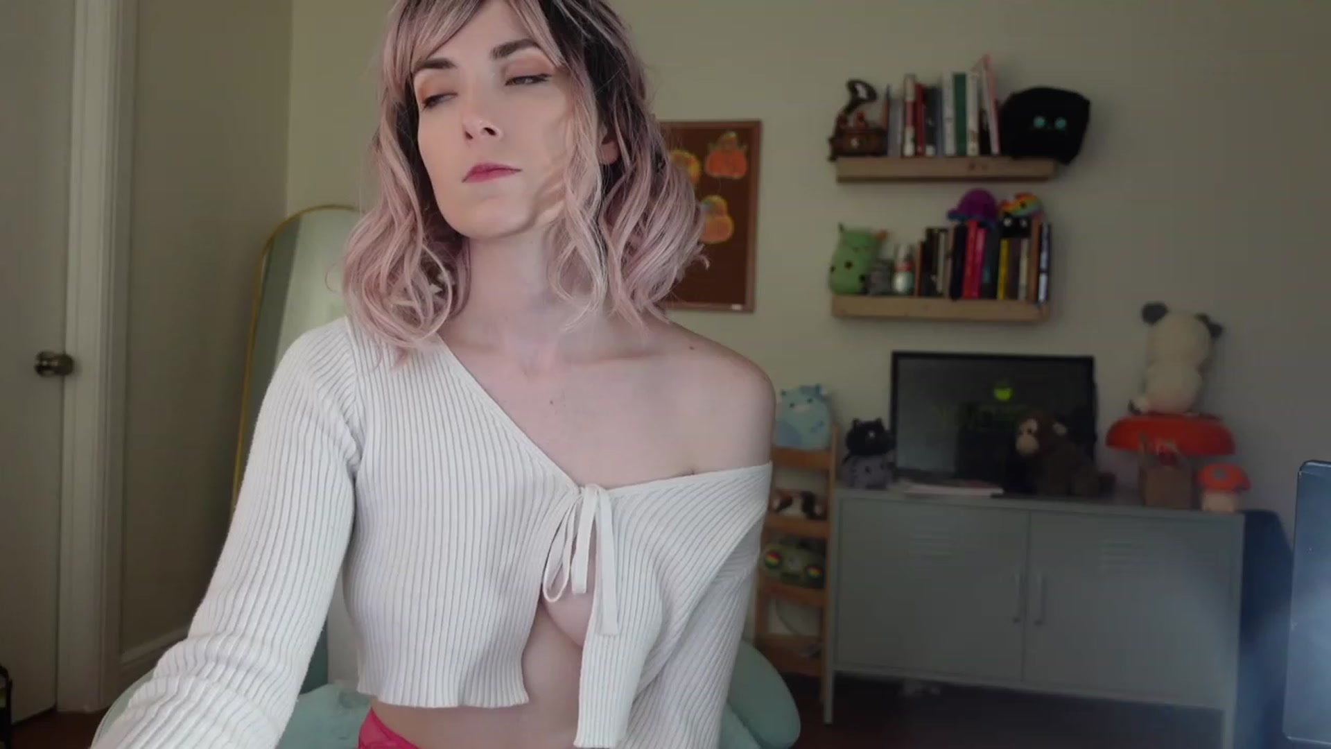 Gallery image thumbnail from Lil_blueberry's myfreecams stream on, 11/28/2023, 04:18 image 14 of 20