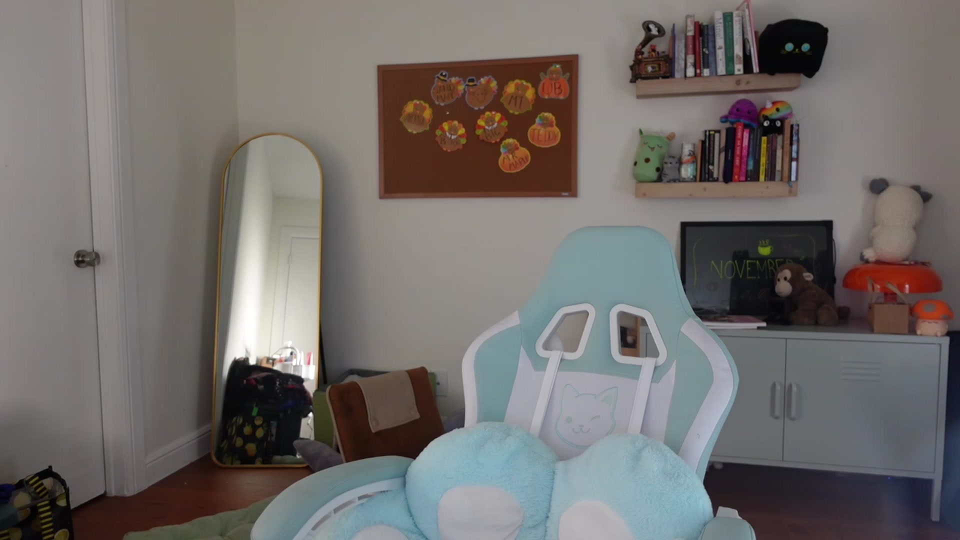 Gallery image thumbnail from Lil_blueberry's myfreecams stream on, 11/28/2023, 19:47 image 2 of 20