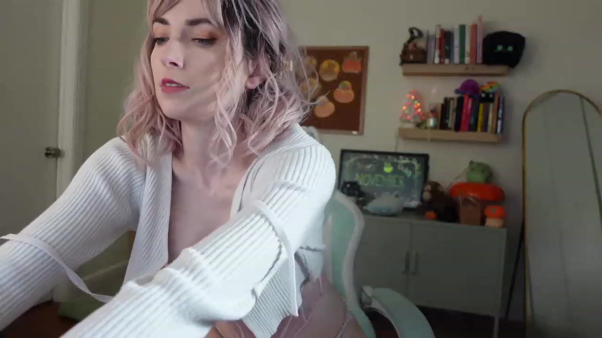 Gallery image thumbnail from Lil_blueberry's myfreecams stream on, 11/30/2023, 04:50 image 3 of 20