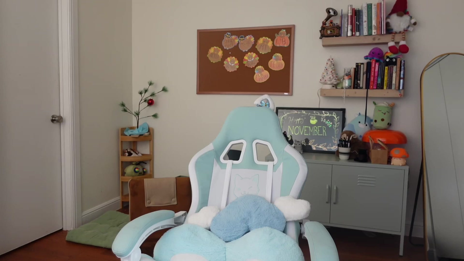 Gallery image thumbnail from Lil_blueberry's myfreecams stream on, 12/01/2023, 03:56 image 10 of 20