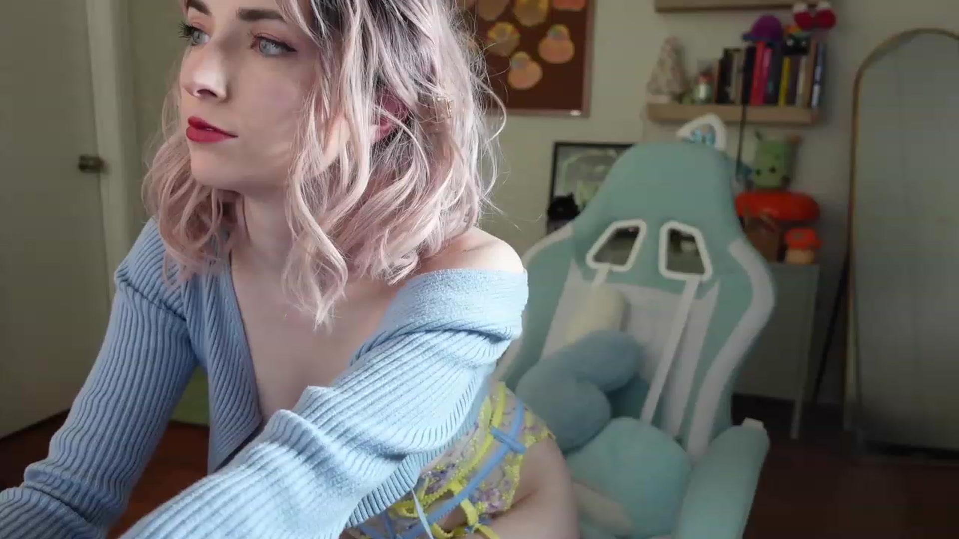 Gallery image thumbnail from Lil_blueberry's myfreecams stream on, 12/01/2023, 03:56 image 1 of 20
