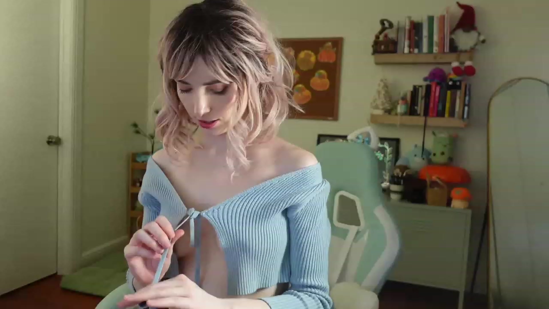 Gallery image thumbnail from Lil_blueberry's myfreecams stream on, 12/01/2023, 04:52 image 6 of 20