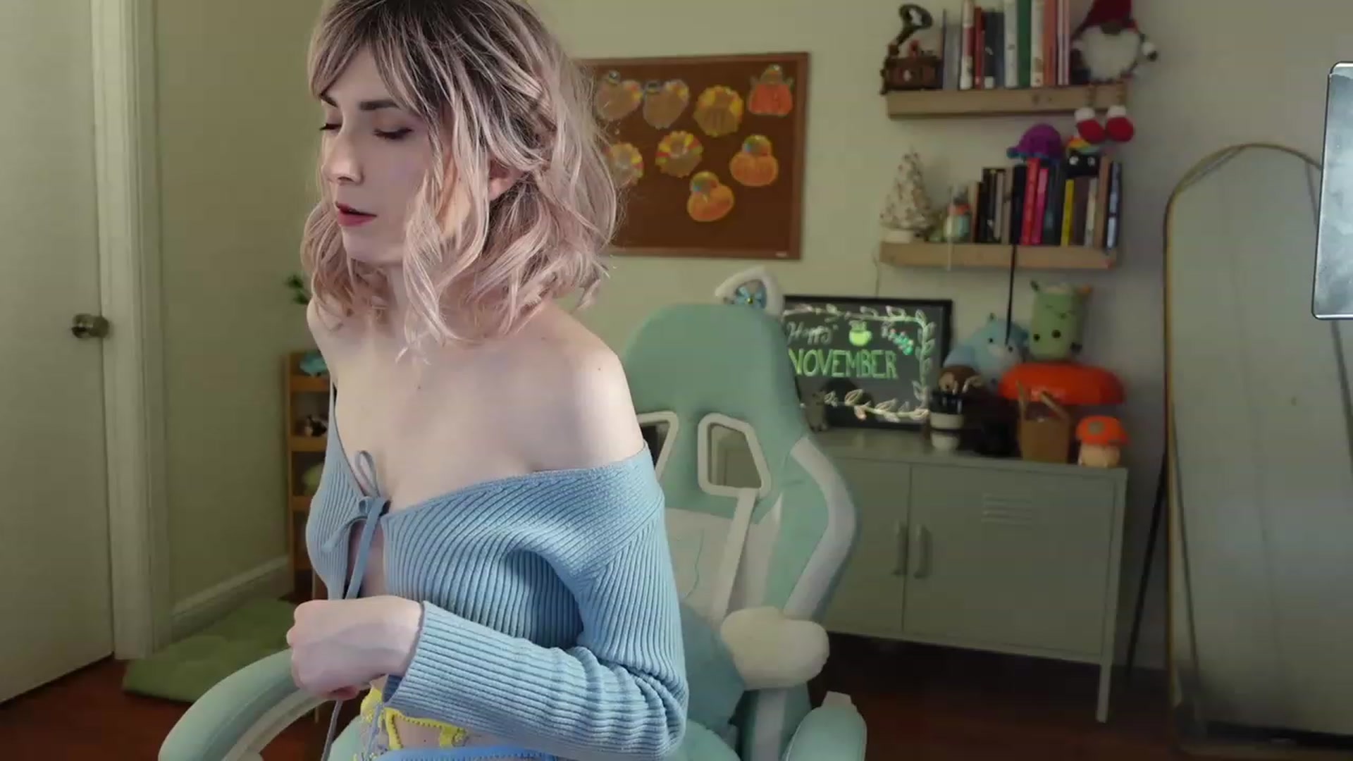Gallery image thumbnail from Lil_blueberry's myfreecams stream on, 12/01/2023, 04:52 image 2 of 20