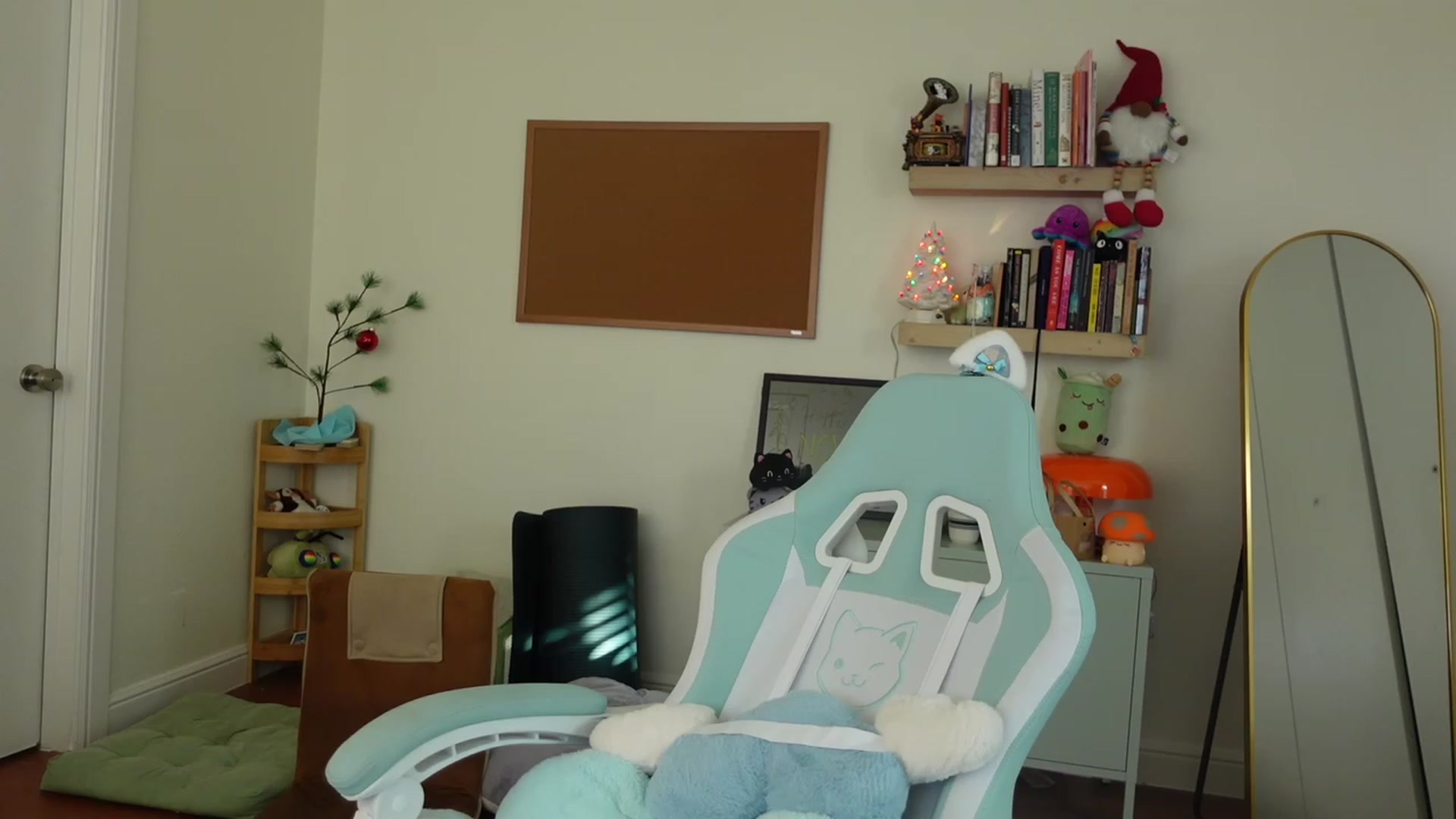 Gallery image thumbnail from Lil_blueberry's myfreecams stream on, 12/04/2023, 22:18 image 10 of 20