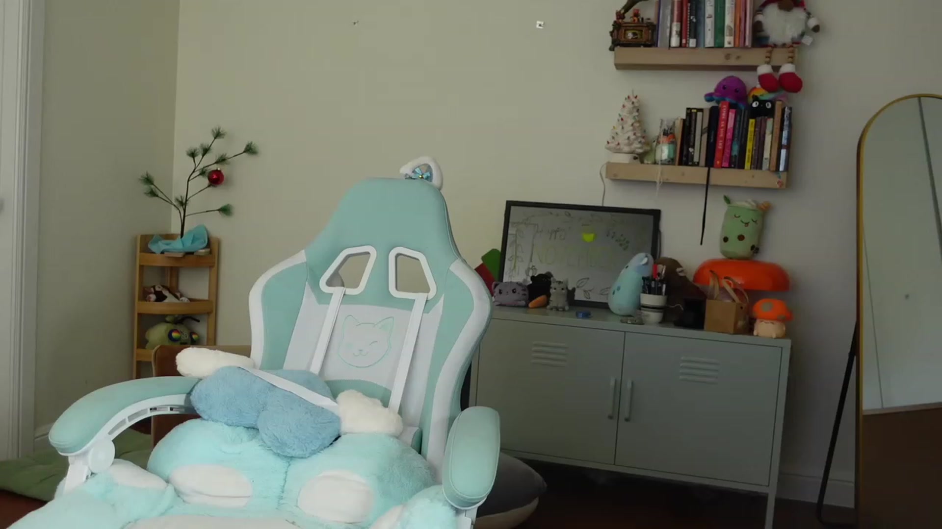 Gallery image thumbnail from Lil_blueberry's myfreecams stream on, 12/06/2023, 05:17 image 13 of 20