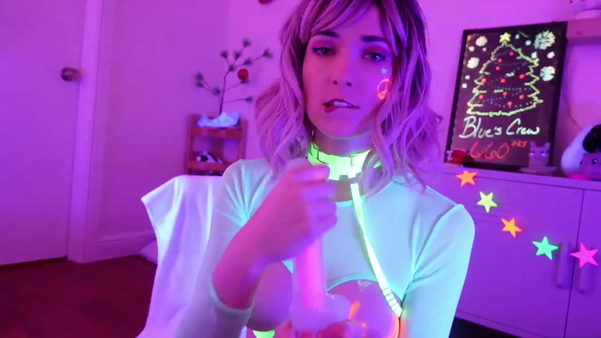 Gallery image thumbnail from Lil_blueberry's myfreecams stream on, 12/10/2023, 03:01 image 7 of 20