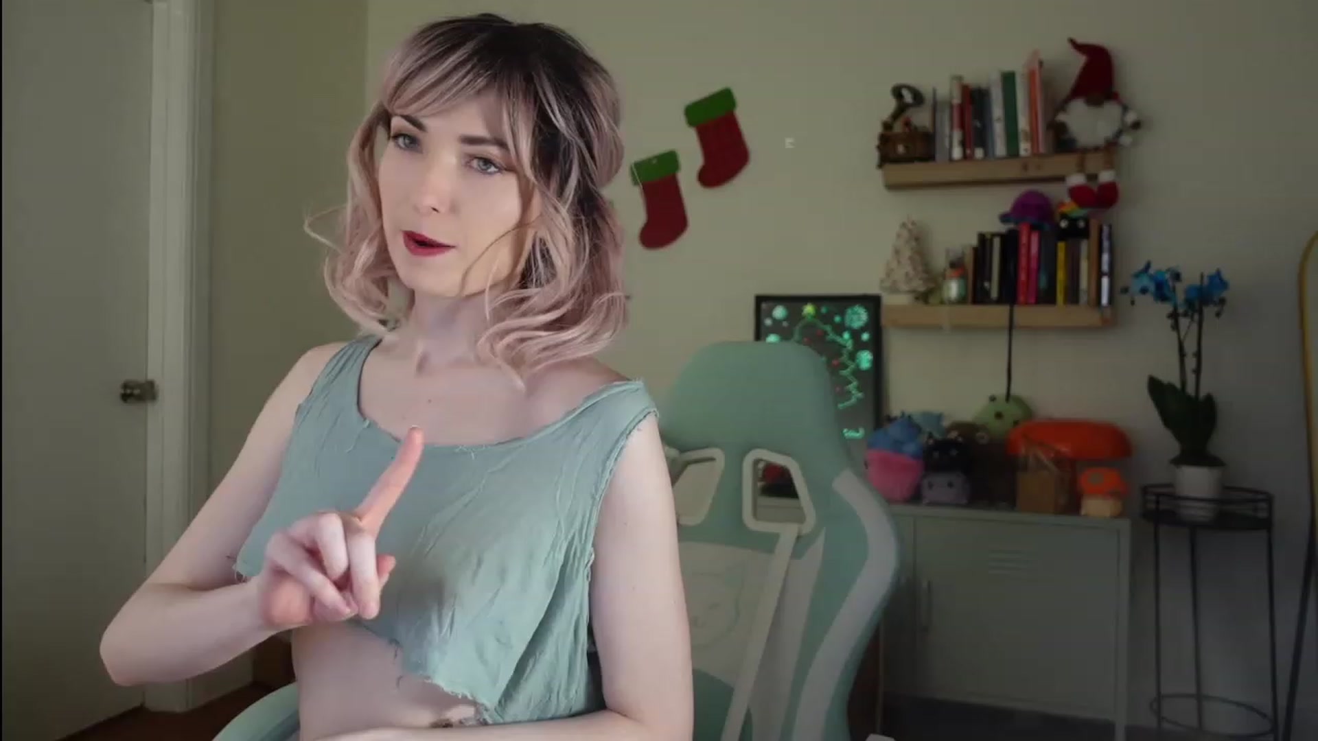 Gallery image thumbnail from Lil_blueberry's myfreecams stream on, 12/19/2023, 02:25 image 2 of 20