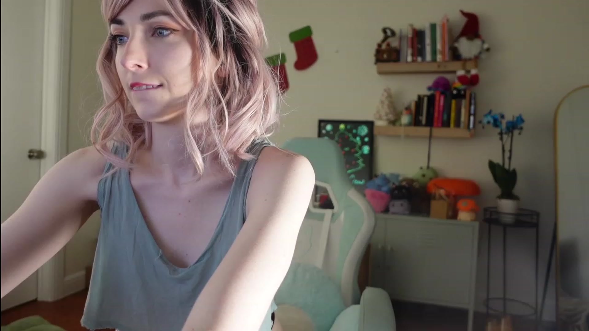 Gallery image thumbnail from Lil_blueberry's myfreecams stream on, 12/19/2023, 03:54 image 12 of 20