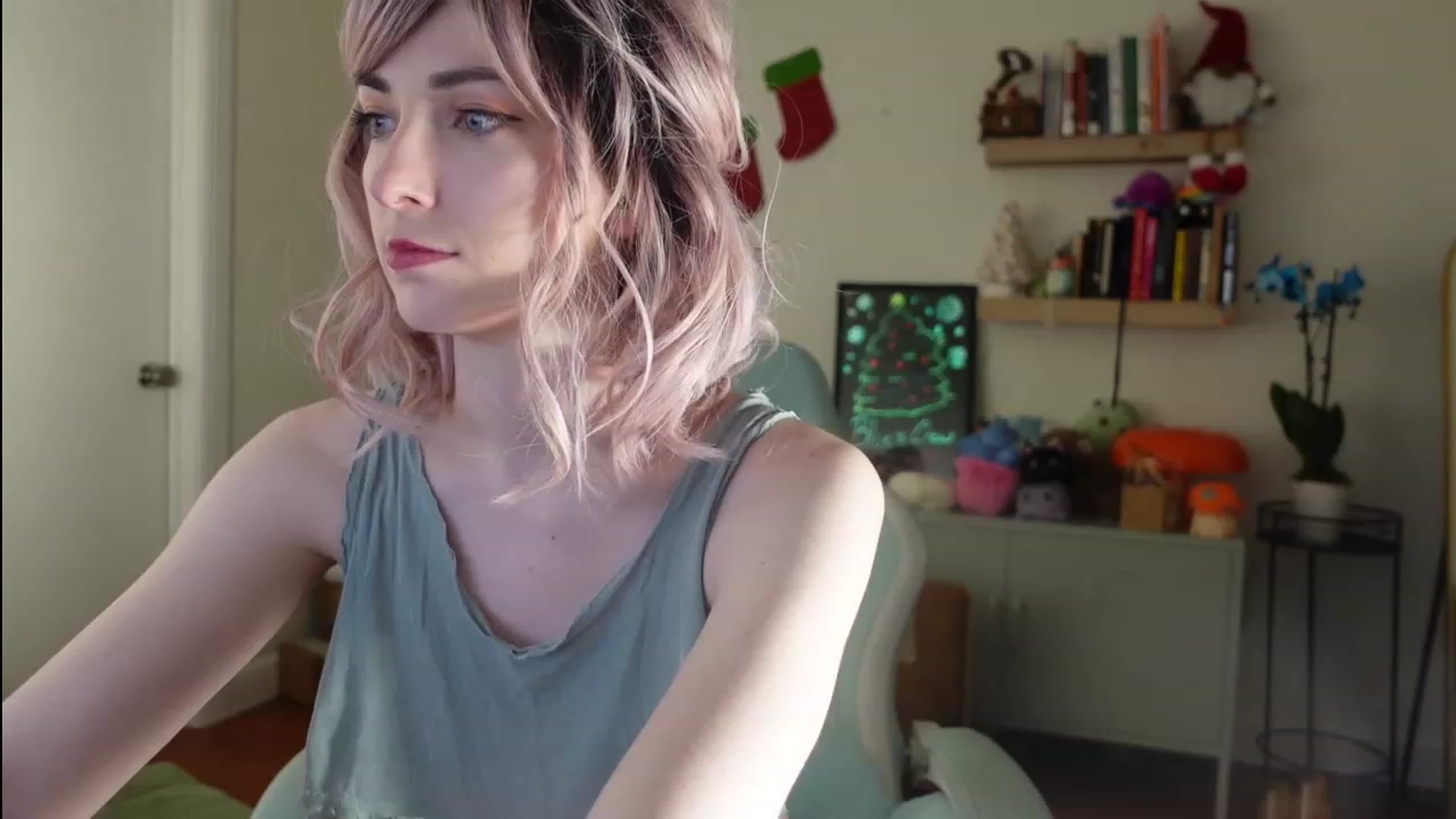 Gallery image thumbnail from Lil_blueberry's myfreecams stream on, 12/19/2023, 03:54 image 18 of 20