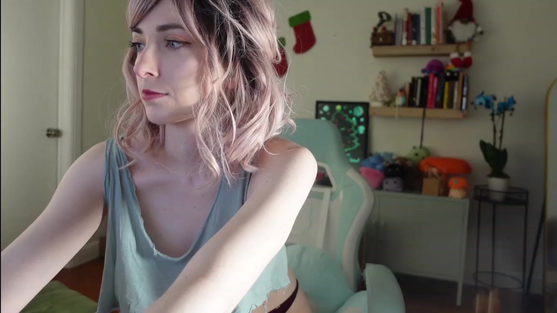 Gallery image thumbnail from Lil_blueberry's myfreecams stream on, 12/19/2023, 03:54 image 15 of 20