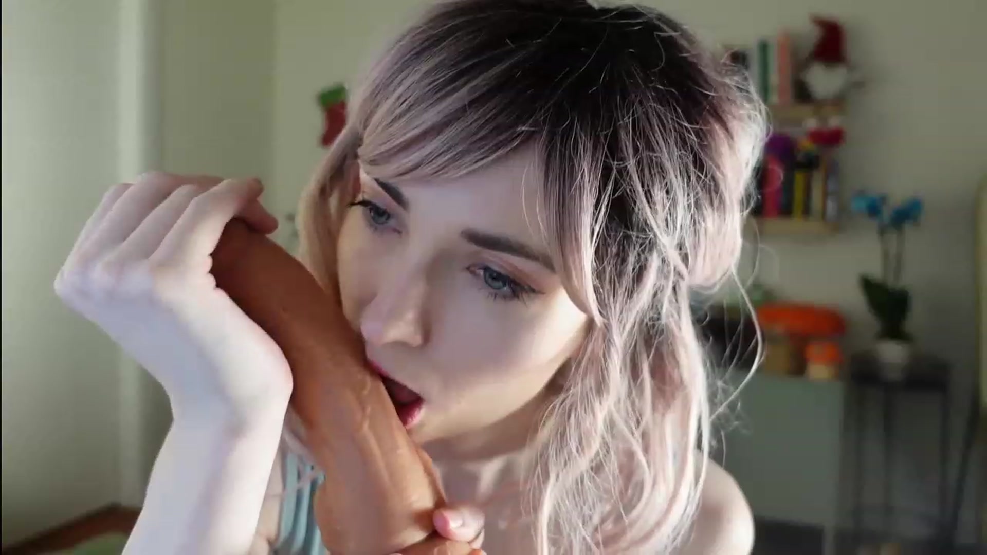 Gallery image thumbnail from Lil_blueberry's myfreecams stream on, 12/19/2023, 03:54 image 19 of 20