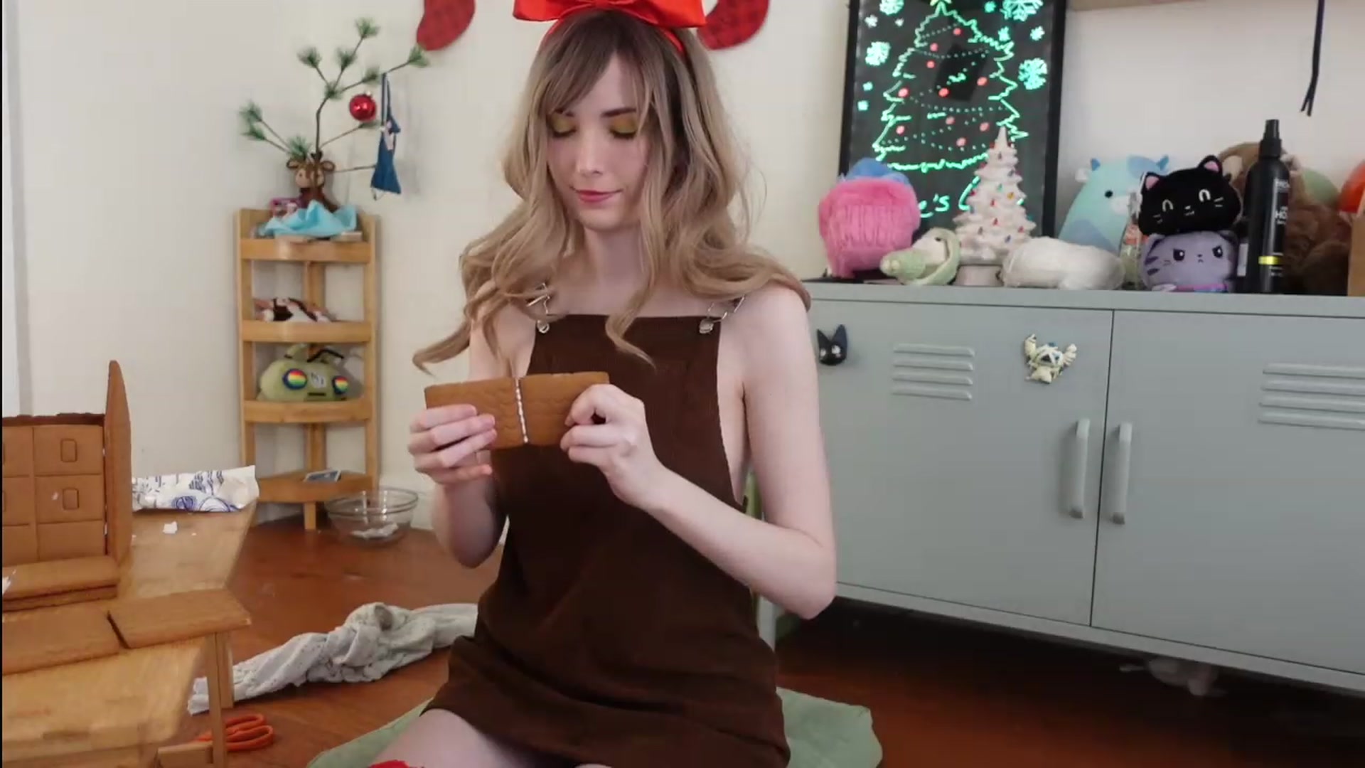 Gallery image thumbnail from Lil_blueberry's myfreecams stream on, 12/28/2023, 03:05 image 15 of 20