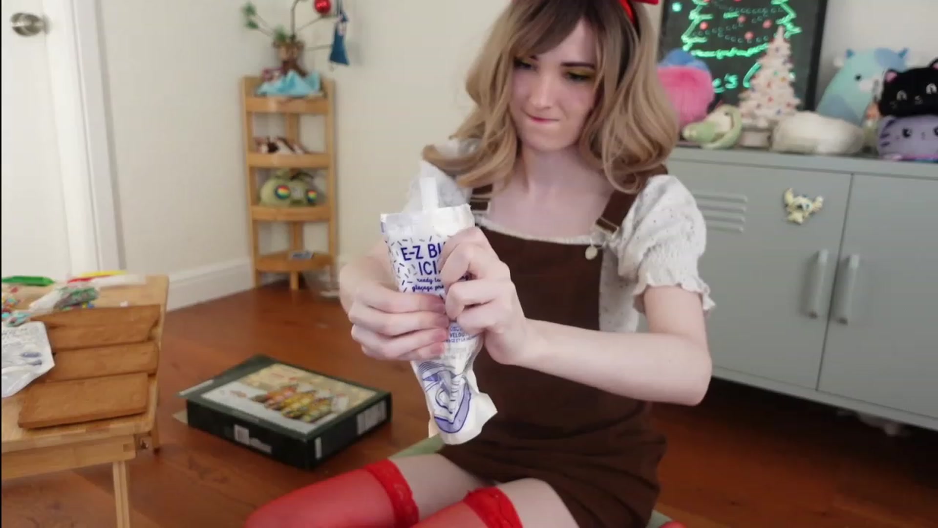 Gallery image thumbnail from Lil_blueberry's myfreecams stream on, 12/28/2023, 03:05 image 2 of 20