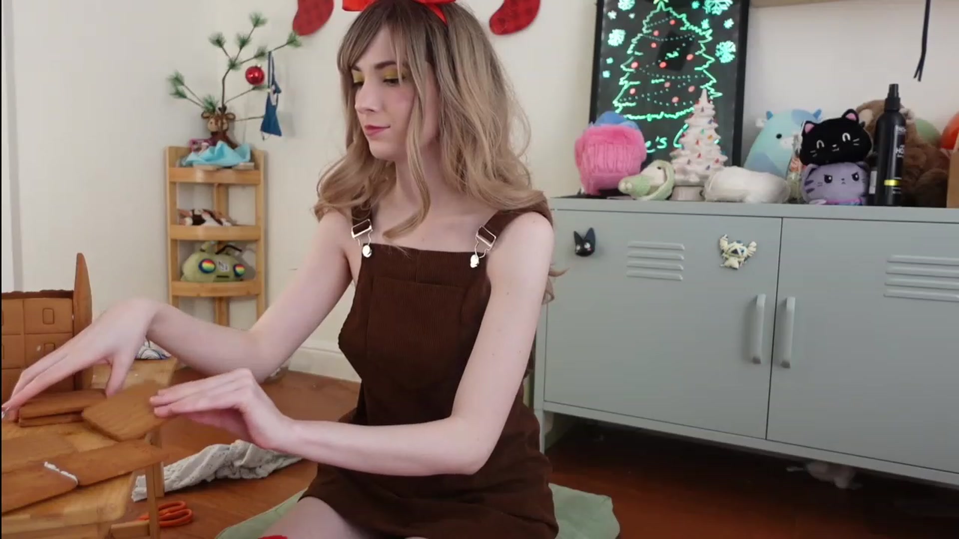 Gallery image thumbnail from Lil_blueberry's myfreecams stream on, 12/28/2023, 03:05 image 16 of 20