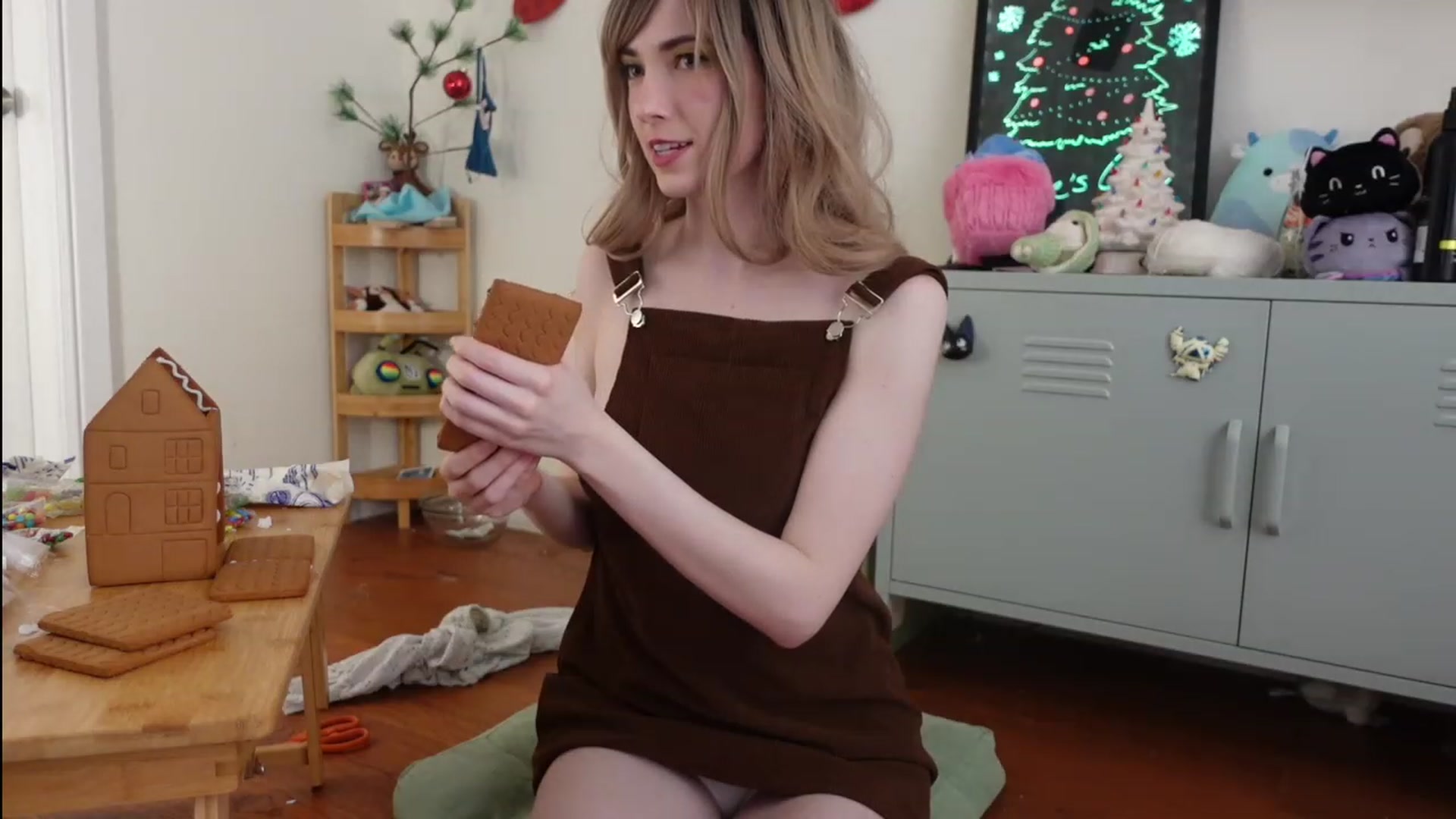 Gallery image thumbnail from Lil_blueberry's myfreecams stream on, 12/28/2023, 03:05 image 18 of 20