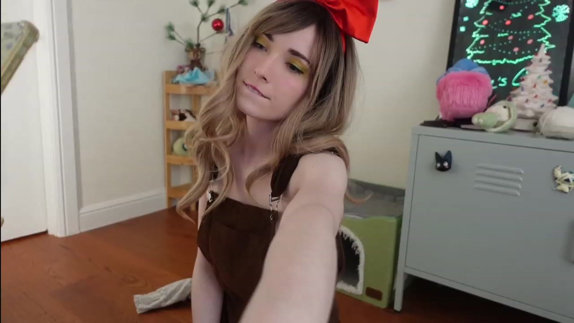 Gallery image thumbnail from Lil_blueberry's myfreecams stream on, 12/28/2023, 04:17 image 19 of 20
