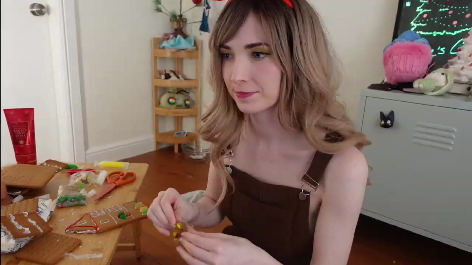 Gallery image thumbnail from Lil_blueberry's myfreecams stream on, 12/28/2023, 06:00 image 7 of 20