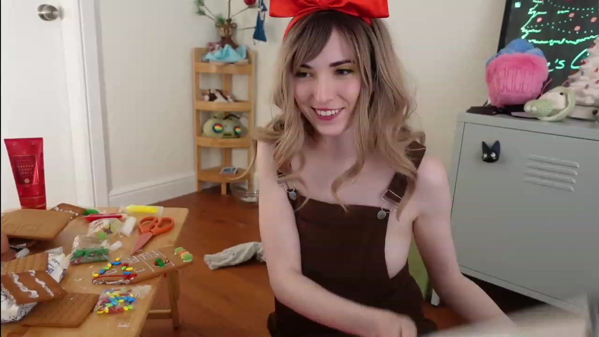 Gallery image thumbnail from Lil_blueberry's myfreecams stream on, 12/28/2023, 06:00 image 8 of 20