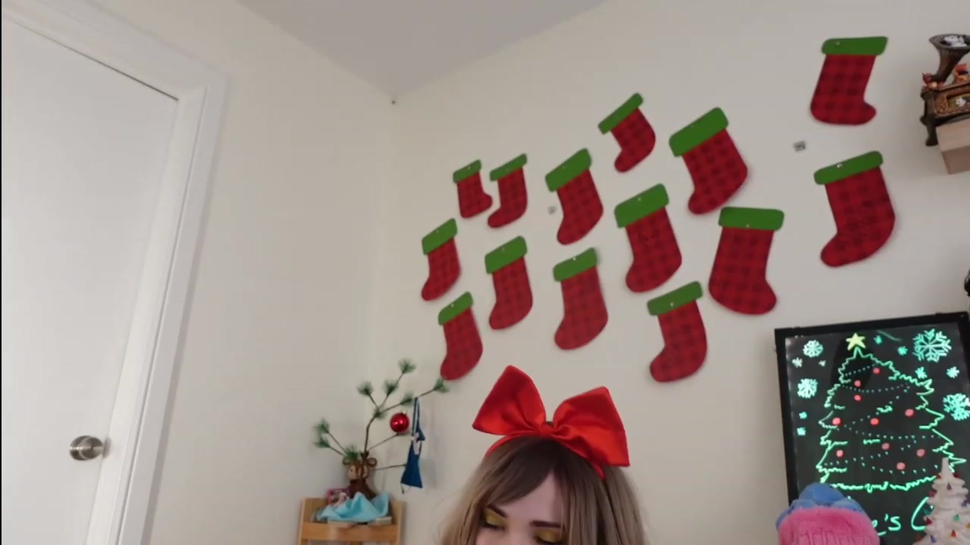 Gallery image thumbnail from Lil_blueberry's myfreecams stream on, 12/28/2023, 06:00 image 3 of 20