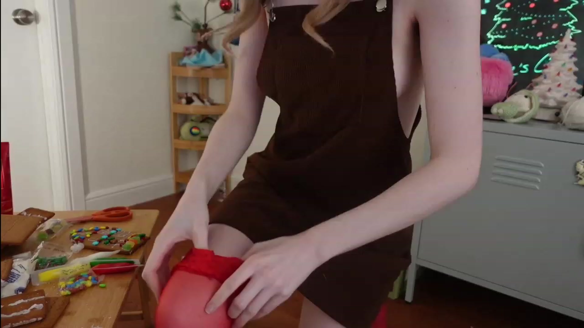 Gallery image thumbnail from Lil_blueberry's myfreecams stream on, 12/28/2023, 06:00 image 14 of 20