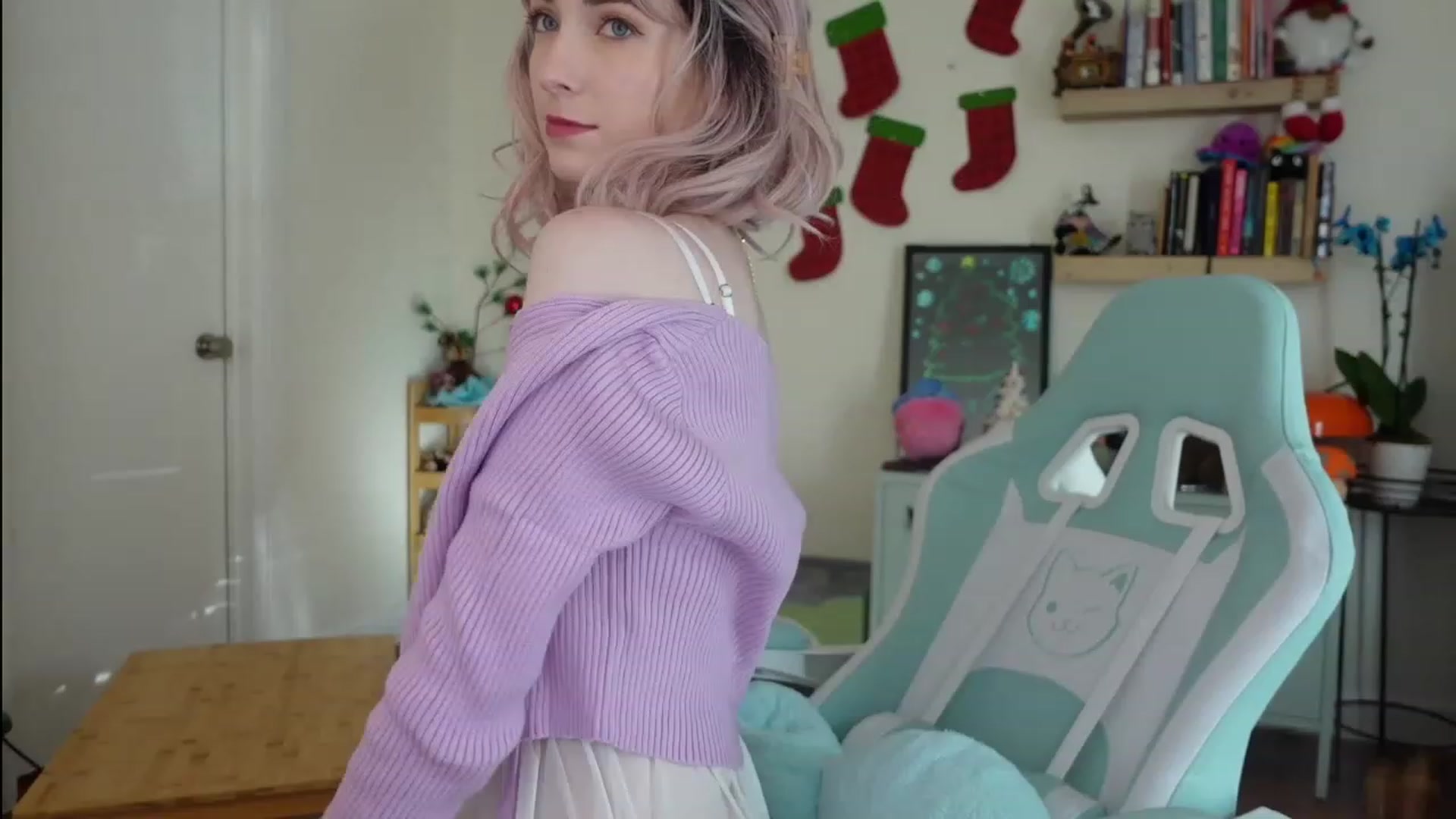 Gallery image thumbnail from Lil_blueberry's myfreecams stream on, 12/29/2023, 20:52 image 19 of 20