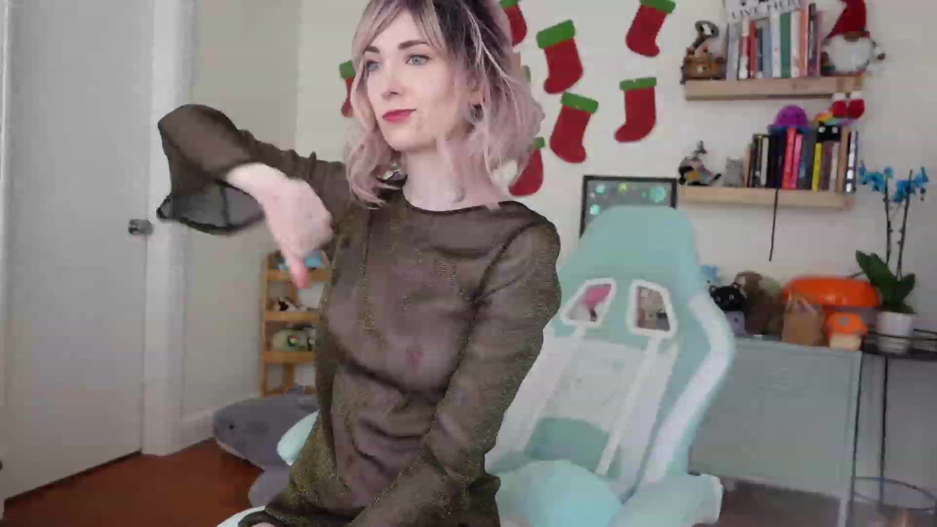Gallery image thumbnail from Lil_blueberry's myfreecams stream on, 12/31/2023, 21:14 image 9 of 20