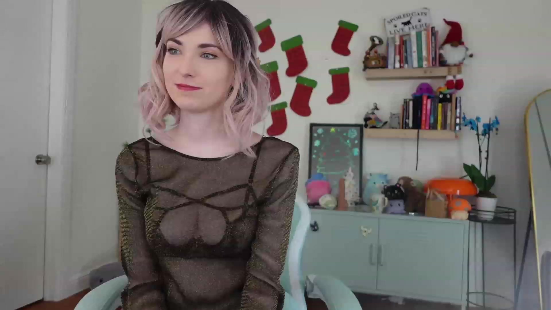 Gallery image thumbnail from Lil_blueberry's myfreecams stream on, 12/31/2023, 21:14 image 3 of 20