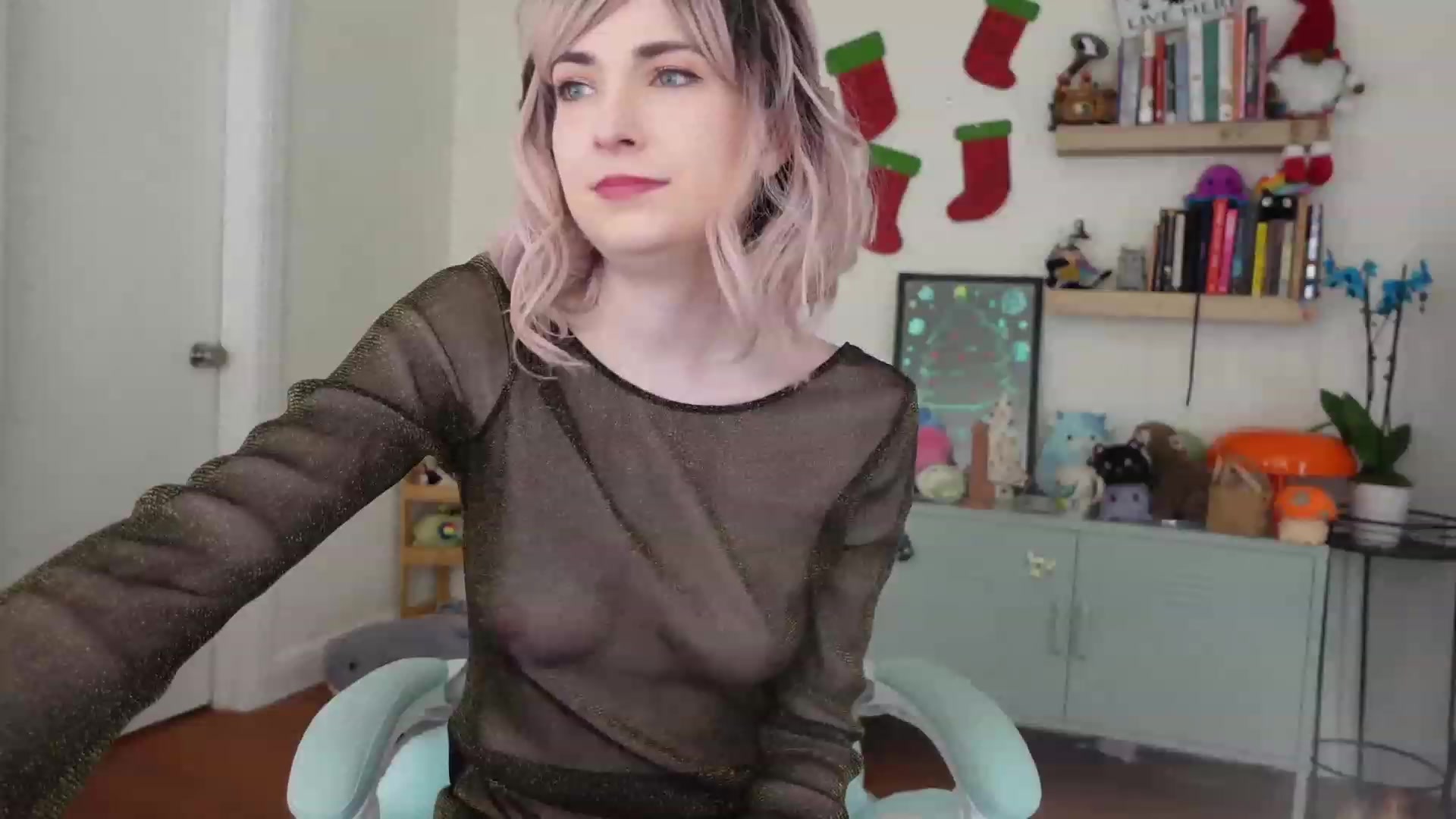Gallery image thumbnail from Lil_blueberry's myfreecams stream on, 12/31/2023, 21:14 image 8 of 20