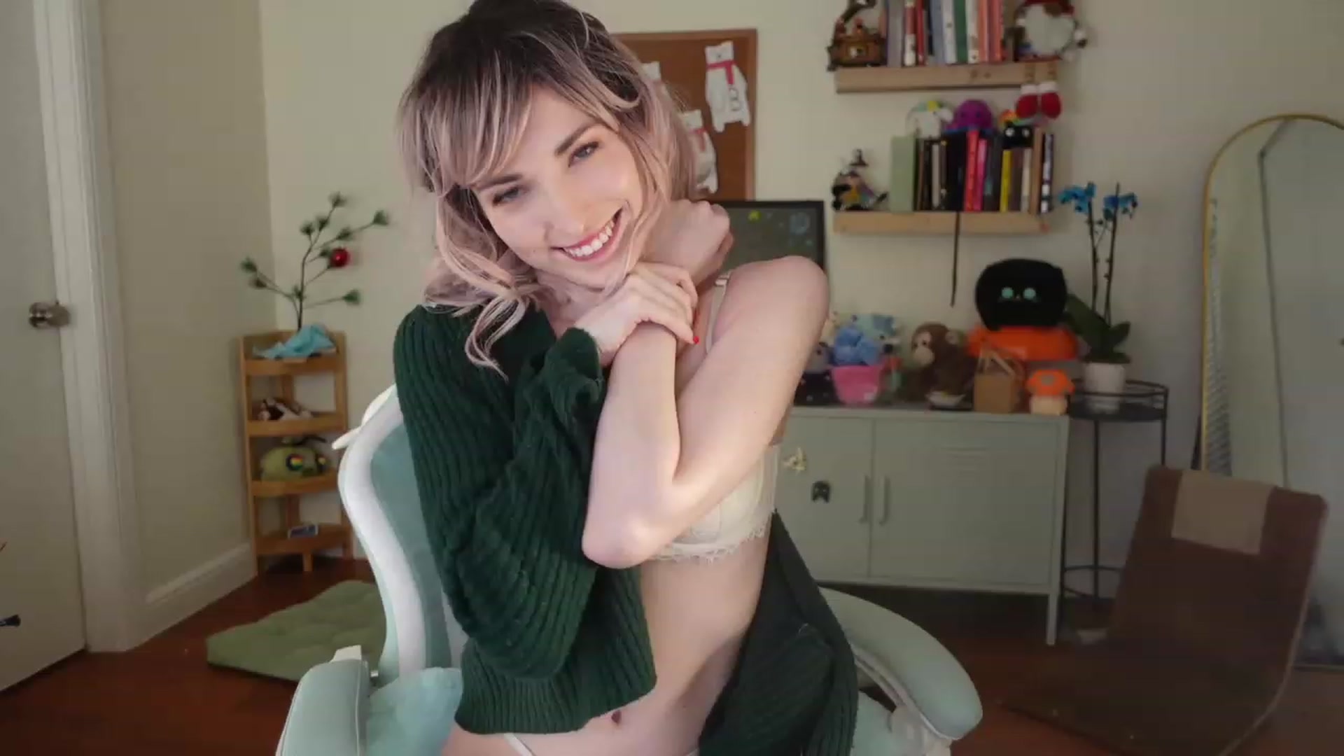 Gallery image thumbnail from Lil_blueberry's myfreecams stream on, 01/11/2024, 02:42 image 17 of 20
