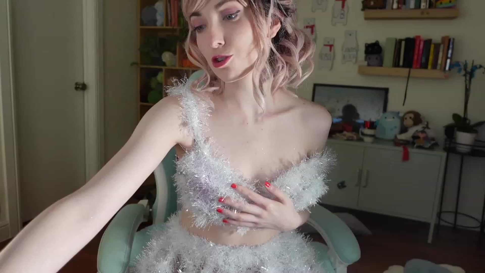Gallery image thumbnail from Lil_blueberry's myfreecams stream on, 01/19/2024, 04:51 image 3 of 20