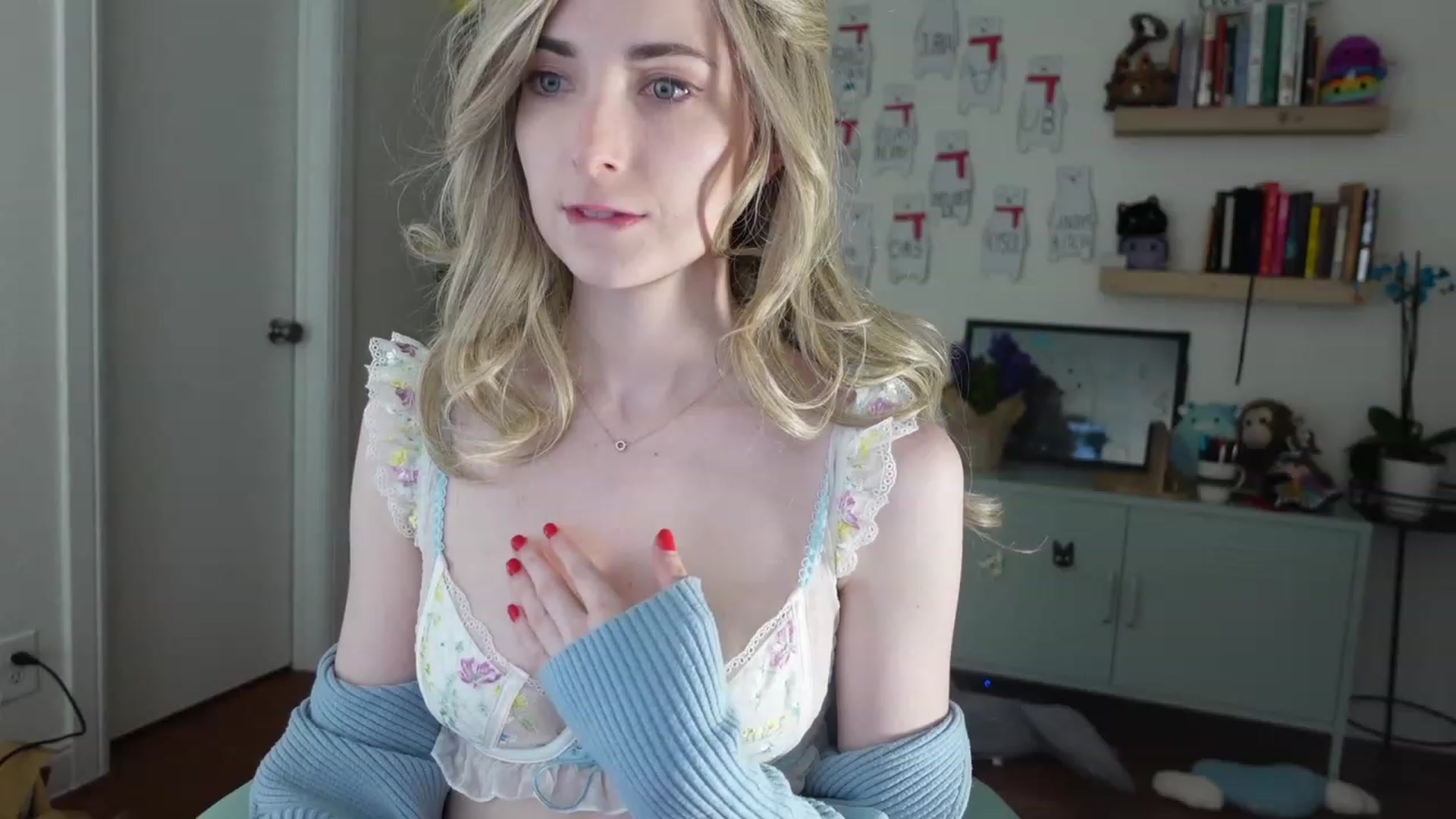 Gallery image thumbnail from Lil_blueberry's myfreecams stream on, 01/25/2024, 04:38 image 4 of 20