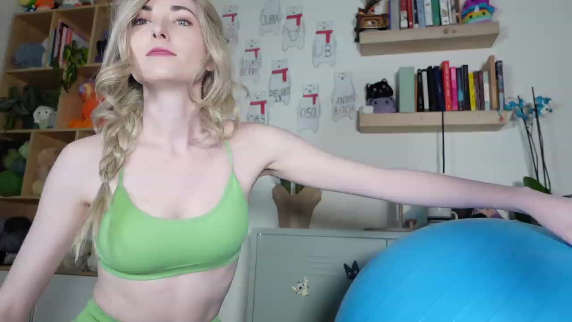 Gallery image thumbnail from Lil_blueberry's myfreecams stream on, 01/27/2024, 02:32 image 10 of 20