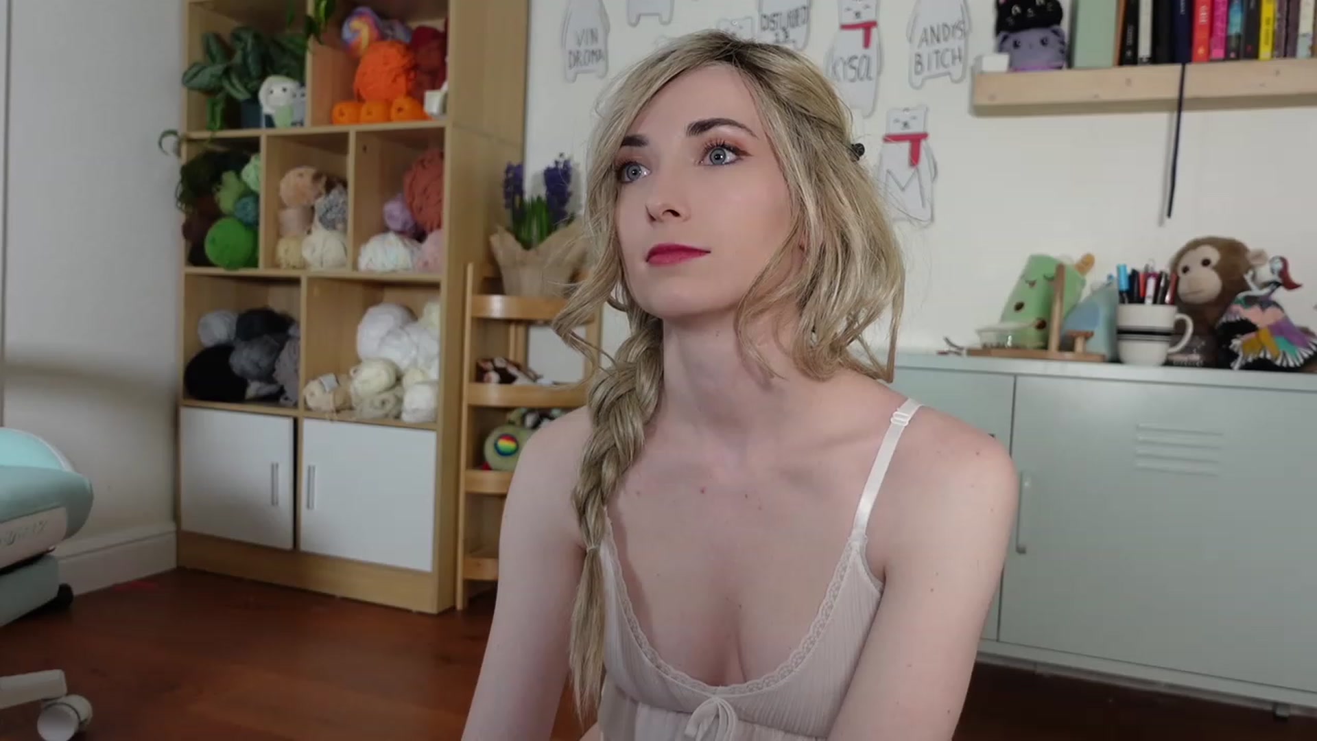 Gallery image thumbnail from Lil_blueberry's myfreecams stream on, 01/29/2024, 02:32 image 6 of 20