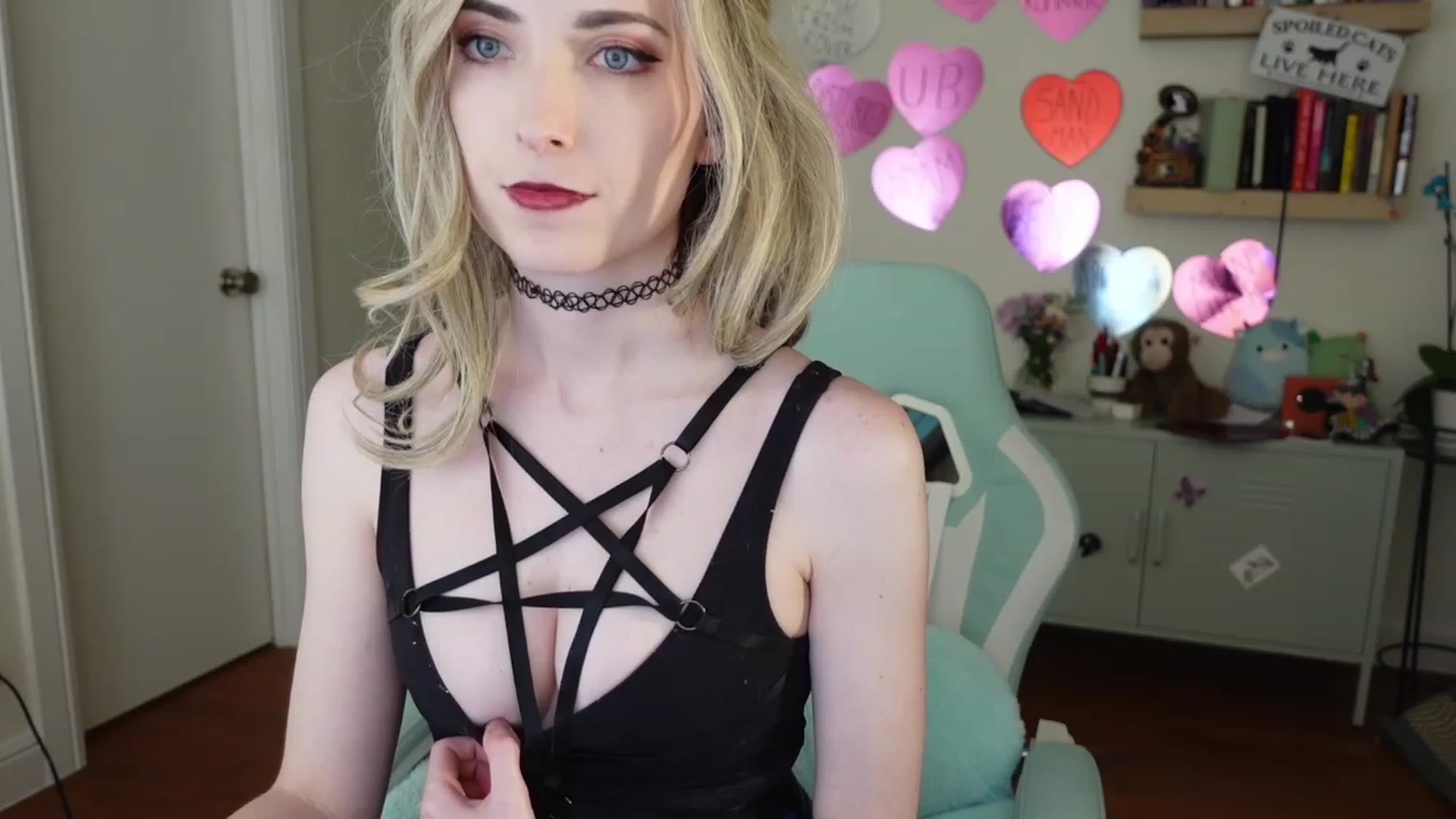 Gallery image thumbnail from Lil_blueberry's myfreecams stream on, 02/29/2024, 04:42 image 10 of 20
