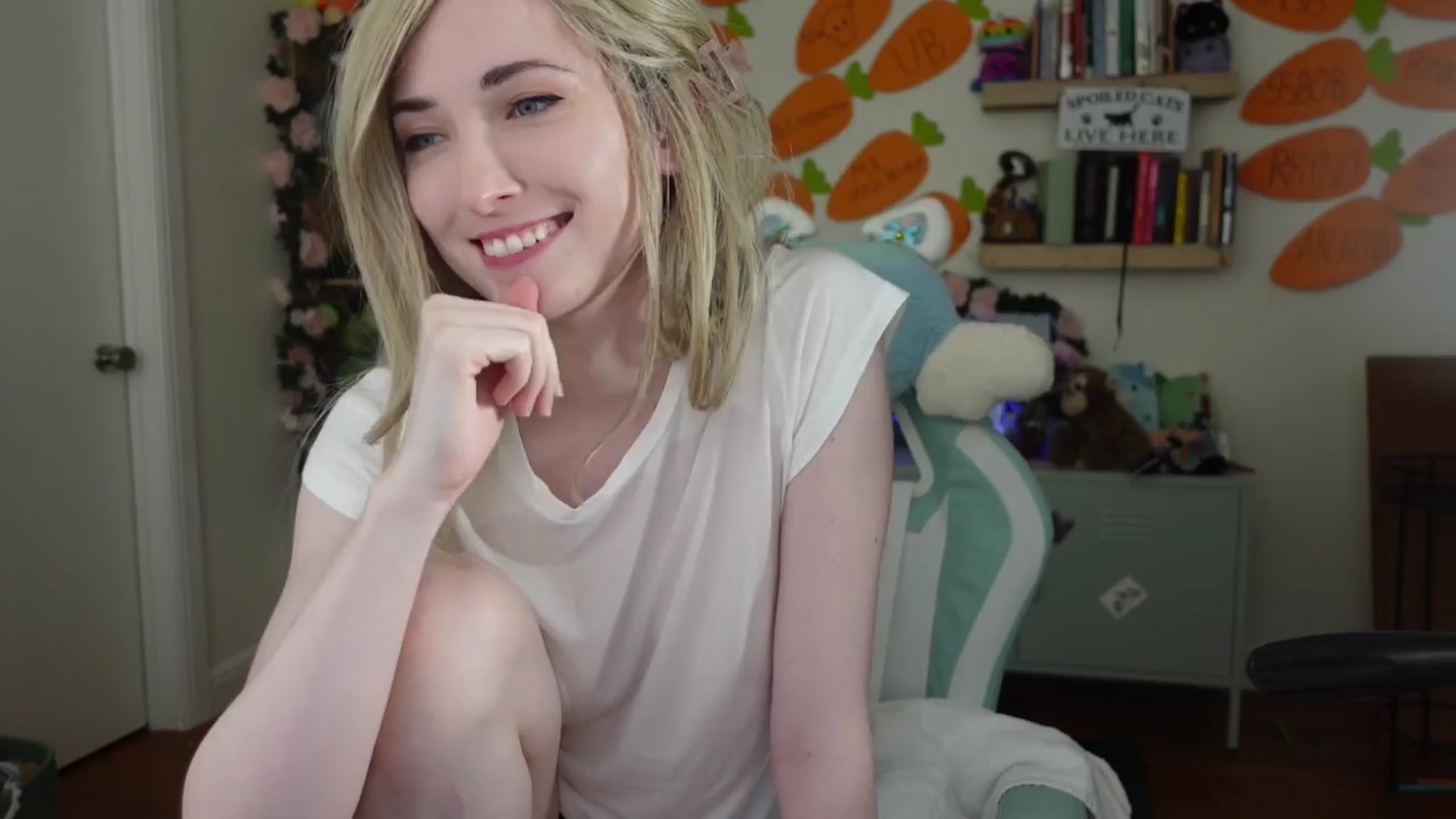 Gallery image thumbnail from Lil_blueberry's myfreecams stream on, 03/24/2024, 02:43 image 14 of 20