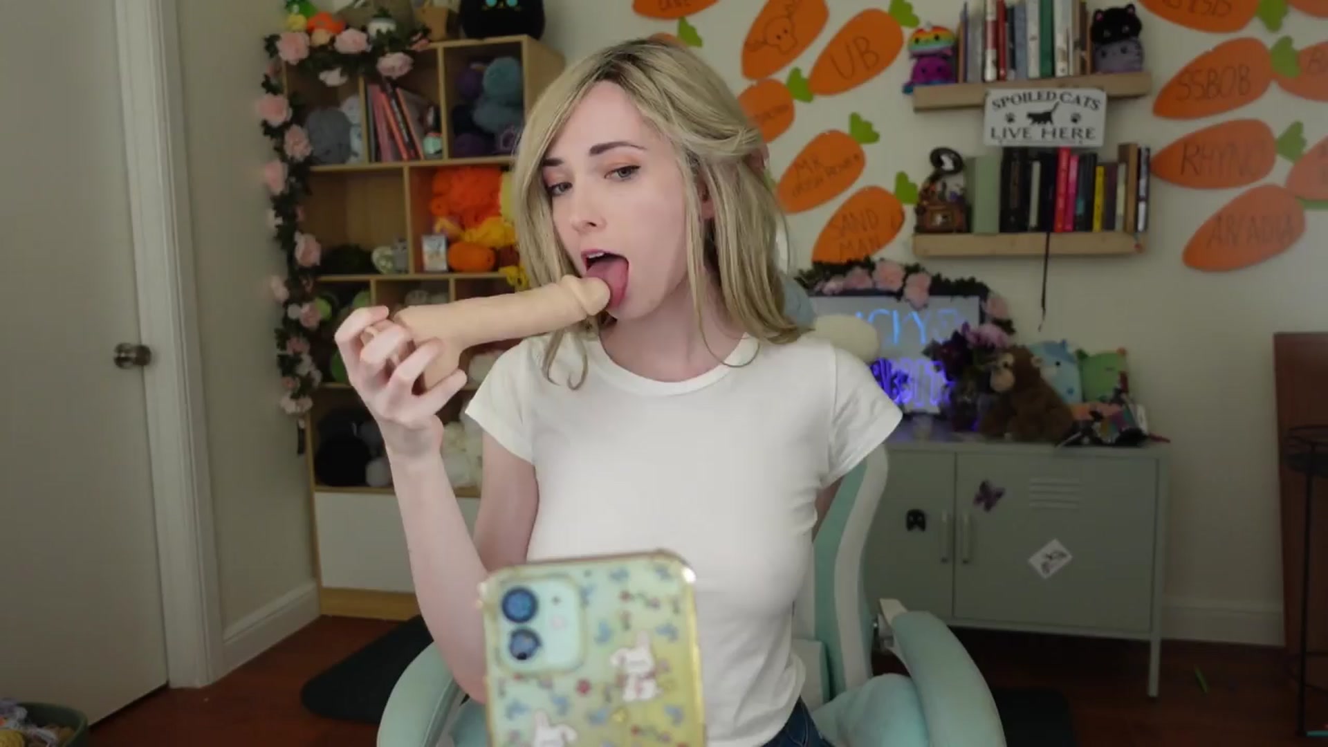 Gallery image thumbnail from Lil_blueberry's myfreecams stream on, 03/24/2024, 02:43 image 9 of 20