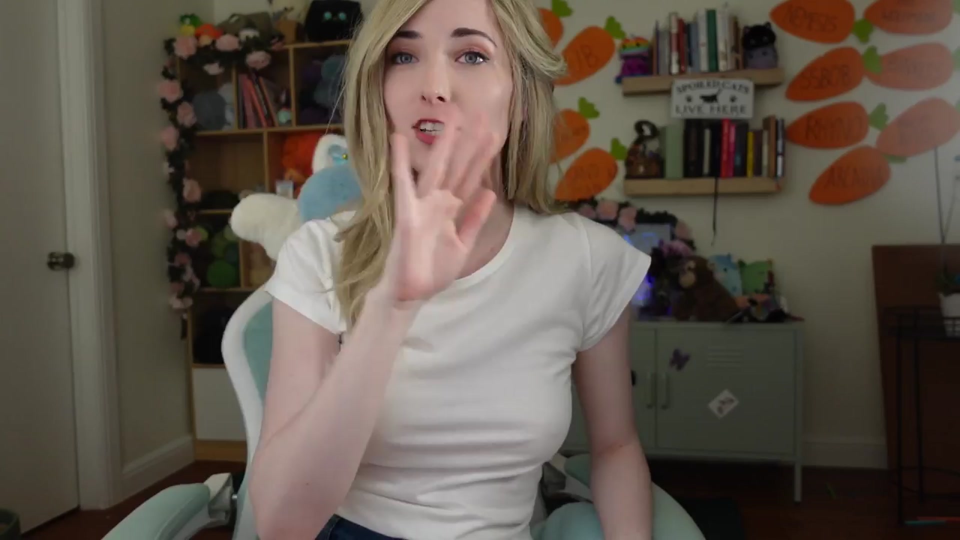 Gallery image thumbnail from Lil_blueberry's myfreecams stream on, 03/24/2024, 02:43 image 6 of 20