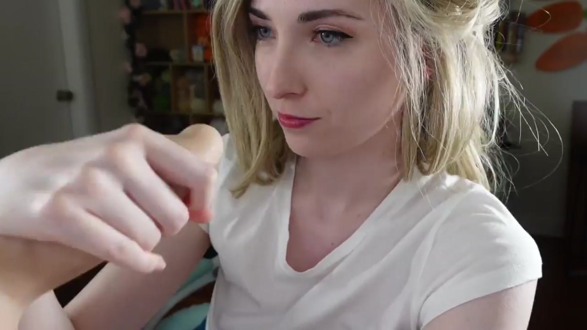 Gallery image thumbnail from Lil_blueberry's myfreecams stream on, 03/24/2024, 02:43 image 8 of 20