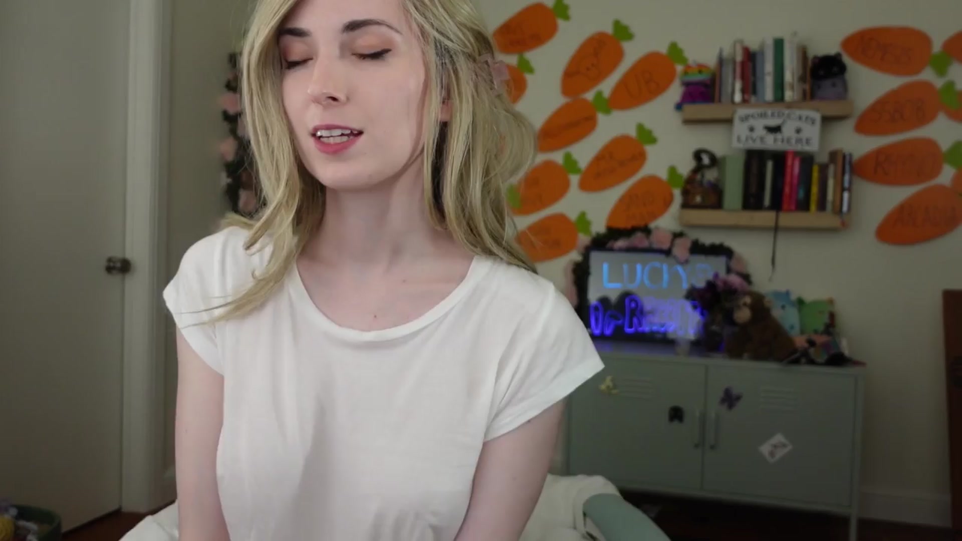 Gallery image thumbnail from Lil_blueberry's myfreecams stream on, 03/24/2024, 03:35 image 8 of 20
